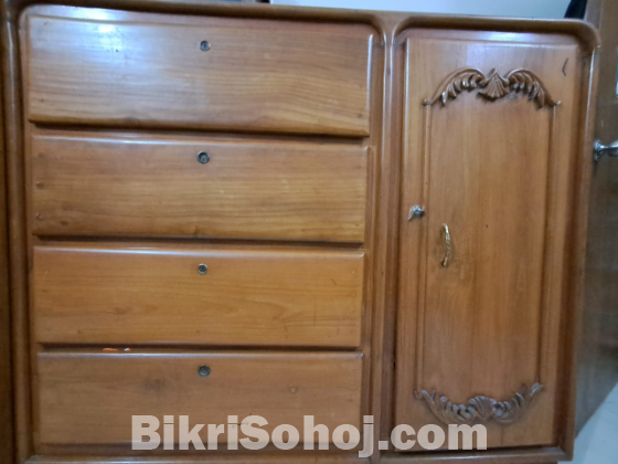 ৫ ফুট × ৪ ফুট সাইজের ব্যবহৃত সেগুন কাঠের ওয়ারড্রোব